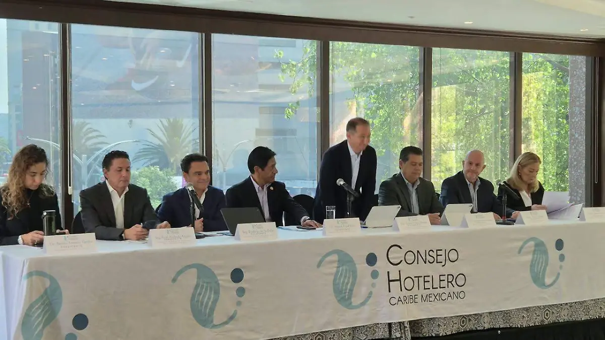 Hoteleros del Caribe Mexicano alertan por caída del turismo y rechazan aumento de cobro a extranjeros